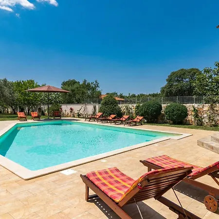 6 Bedroom Awesome In Pula