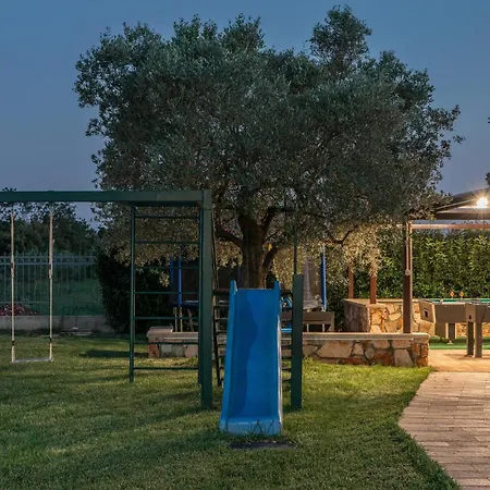 6 Bedroom Awesome In Pula