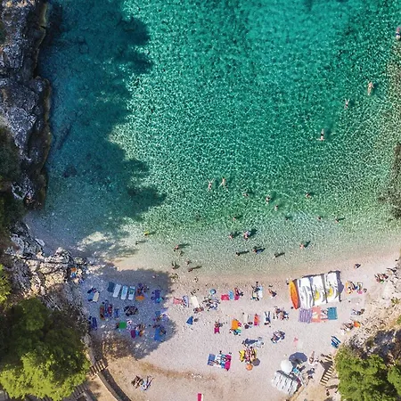 6 Bedroom Awesome In Pula