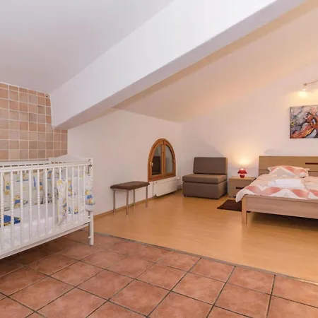 6 Bedroom Awesome In Pula Fondole