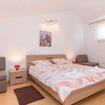 6 Bedroom Awesome In Pula Holiday home *
