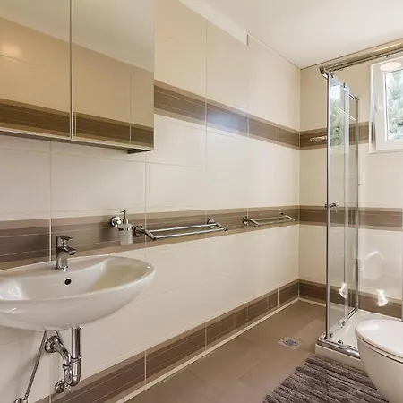 Holiday home 6 Bedroom Awesome In Pula Fondole