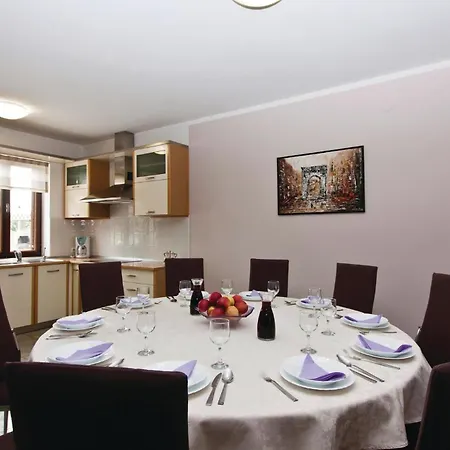6 Bedroom Awesome In Pula Holiday home *