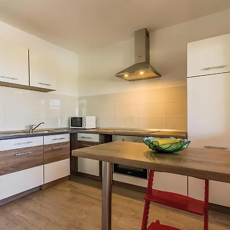 6 Bedroom Awesome In Pula Holiday home Fondole