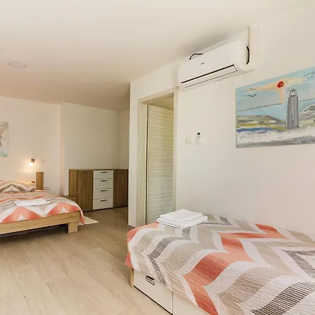 6 Bedroom Awesome In Pula Fondole