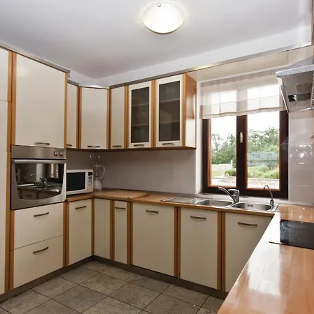 6 Bedroom Awesome In Pula