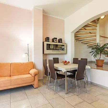 6 Bedroom Awesome In Pula Fondole