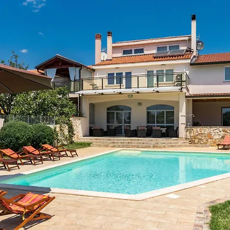 6 Bedroom Awesome In Pula Holiday home Fondole