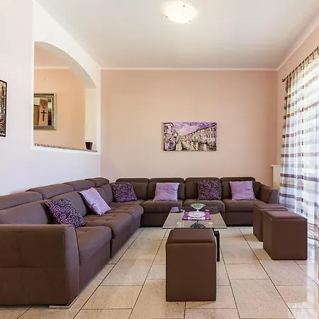 6 Bedroom Awesome In Pula Fondole