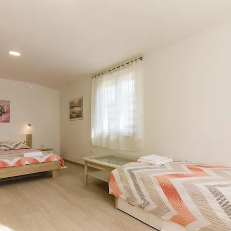 6 Bedroom Awesome In Pula * Fondole